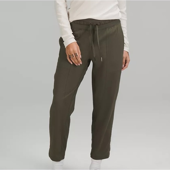 LULULEMON DANCE STUDIO CROP - Picture 1 of 8